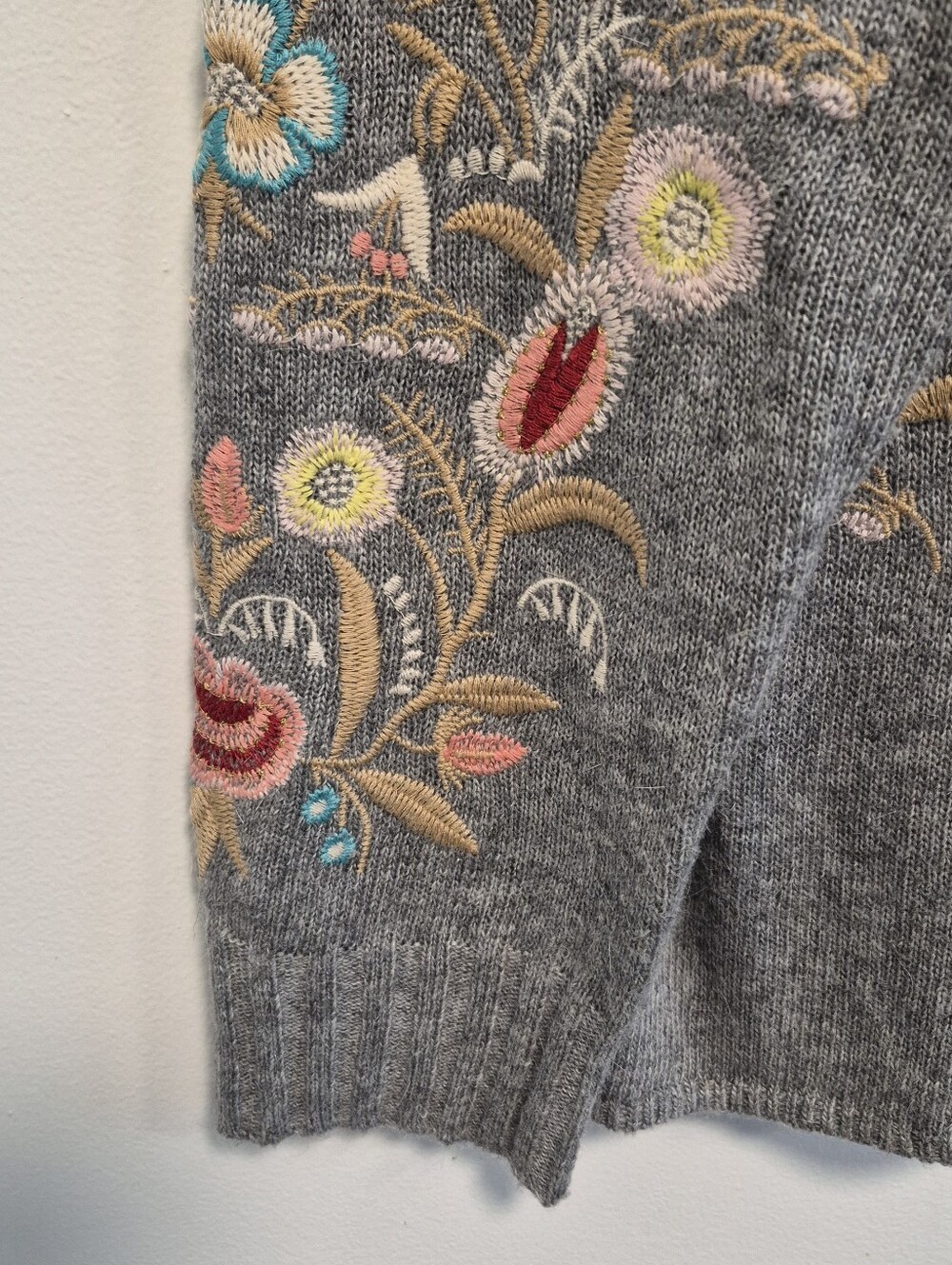 Anthropologie Aratta Silent Journey Embroidered Sweater Grey Floral Sz Small - Picture 6 of 10